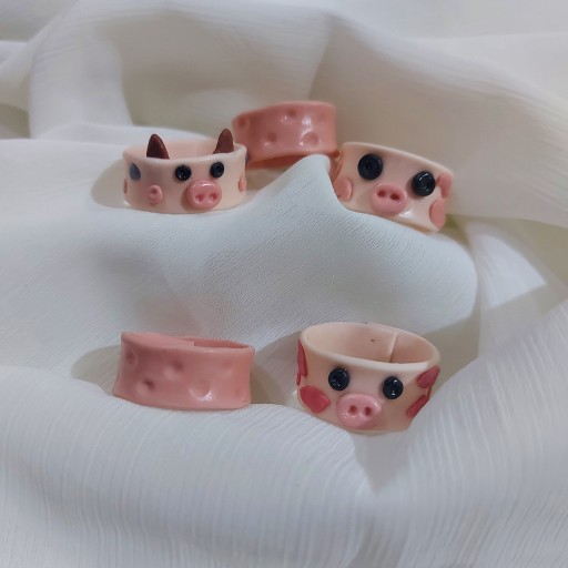 انگشتر دست‌ساز خمیری فانتزی طرح خوک (سفارش در سایز دلخواه شما )