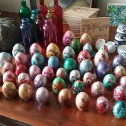 تخم مرغ سفالی رنگ شده