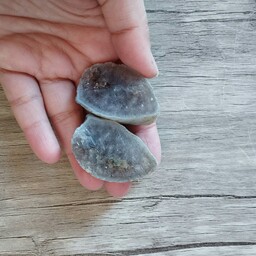 آمیتیست اصل یک جفت سنگ معدنی آمیتیست بنفش رنگ آرامش بخش و زیبا