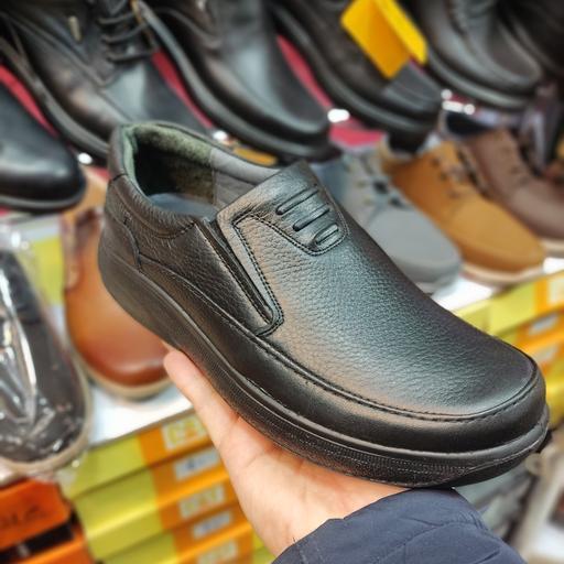 کفش مردانه طبی تمام چرم مدل موناکو با کیفیت سایز 40 تا 45
رنگبندی مشکی و عسلی و قهوه ای