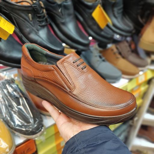 کفش مردانه طبی تمام چرم مدل موناکو با کیفیت سایز 40 تا 45
رنگبندی مشکی و عسلی و قهوه ای