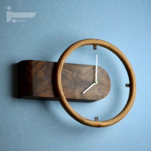 ساعت چوبی خاص