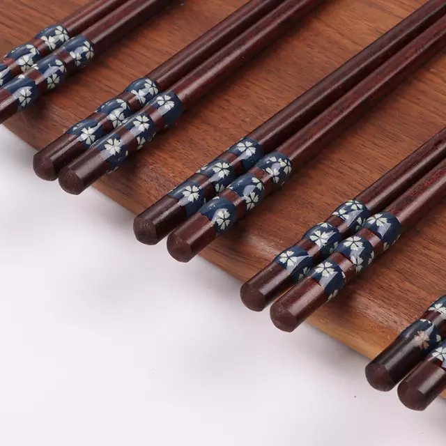 یک جفت چاپستیک چوبی ژاپنی( چوب غذاخوری ) طرح شکوفه گیلاس