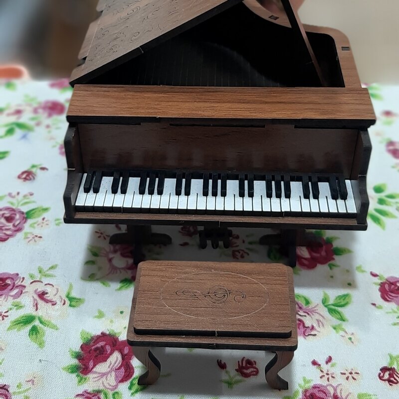 پیانو چوبی مینیاتوری