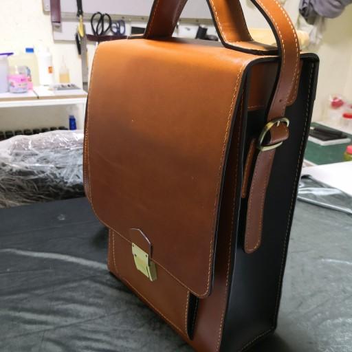 کیف دوشی دست دوز سکویا ساخته شده از چرم طبیعی