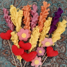 گیفت های یلدایی و تولد و عیدنوروز و گل سنبل نمدی