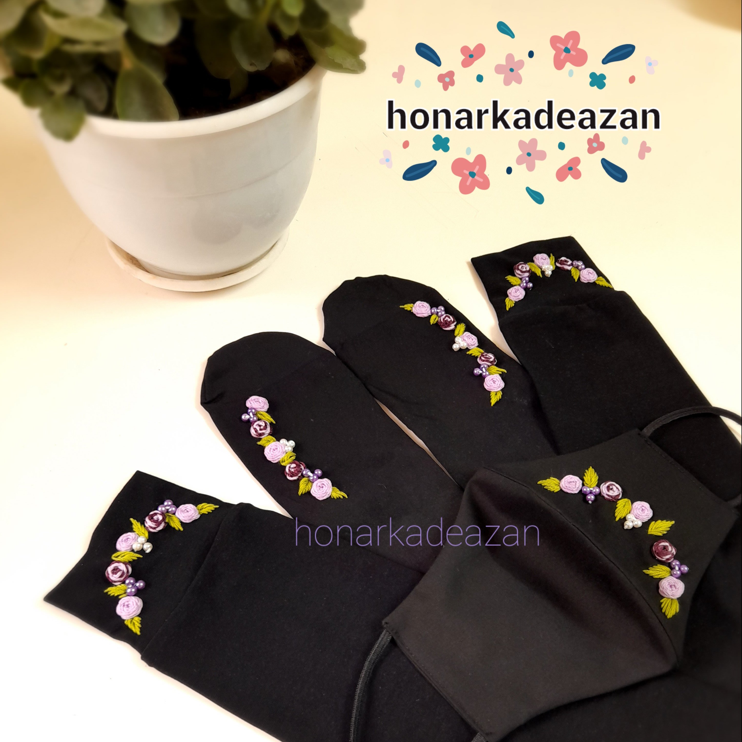 جوراب ساق و ماسک گلدوزی پنج گل یاسی