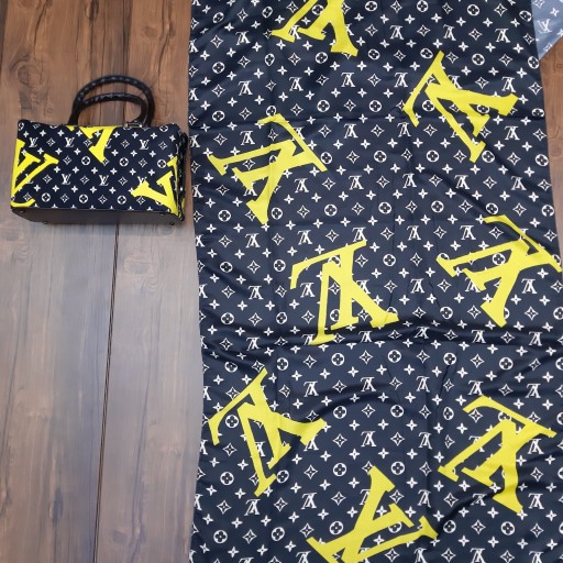 ست کیف و شال. برند لویی ویتون ترکیب رنگ مشکی زرد بسیار جذاب