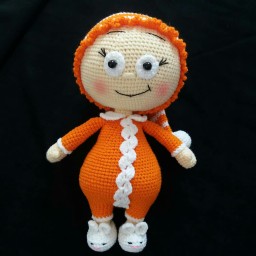 عروسک بافتنی بونی با لباس خواب نارنجی