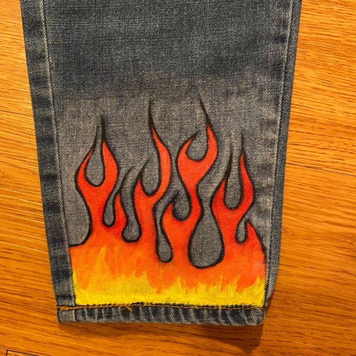 شلوار جین ، با طراحی "fire & eyes" ، فاق بلند ، لی و چسب
