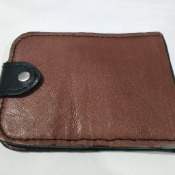 کیف چرم بزی مردانه پاسپورتی بزک دورنگ(عسلی و مشکی) مناسب برای پول و کارت
