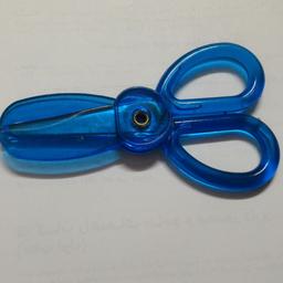 قیچی مهدکودک جهت برش کاغذ درسه رنگ آبی زرد وصورتی