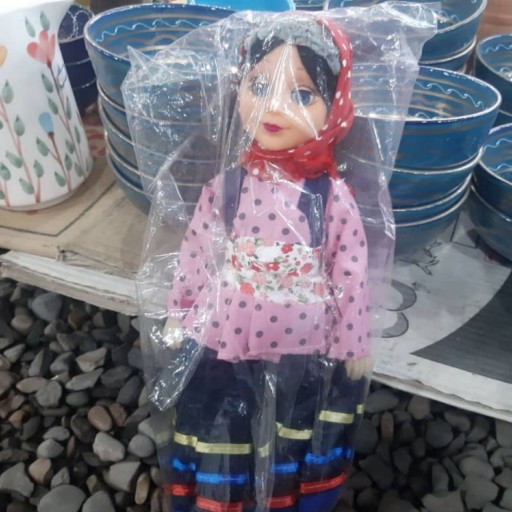 عروسک با لباس محلی