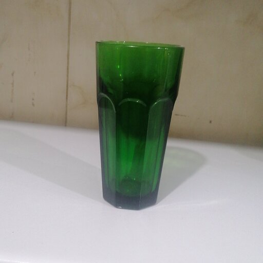 لیوان بزرگ سبز