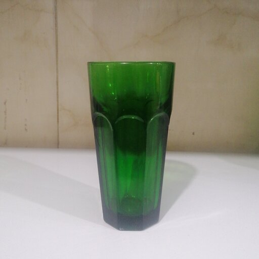 لیوان بزرگ سبز