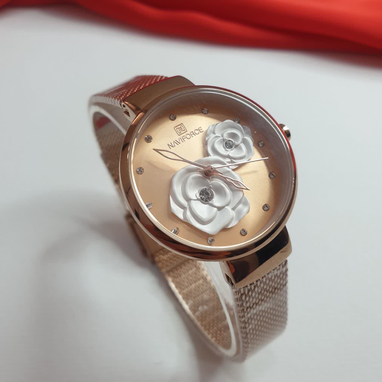 ساعت مچی زنانه ناویفورس(شیشه معدنی تقویت شده ضدخش ) Naviforce