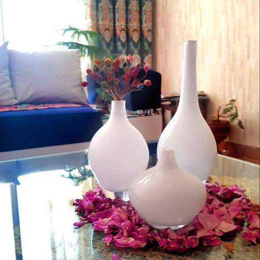 گلدان سالونگ سفید دستساز شیشه دستساز فوتی صنایع دستی قزوین هنر شیشه گری 