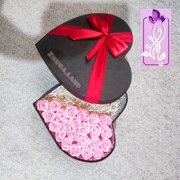 باکس گل قلبی  نیمه با گل ریز صورتی سایز متوسط  ( روبانی ) هدیه جعبه کادو سوپرایز ولنتاین