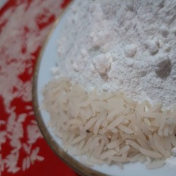 آرد برنج  ایرانی تهیه شده از برنج نیم دونه(1000گرمی)