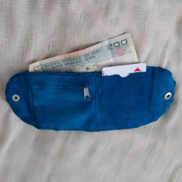 کیف پول مچی چرم طبیعی بز دستسازآبی رنگ بادرج نام سازنده
