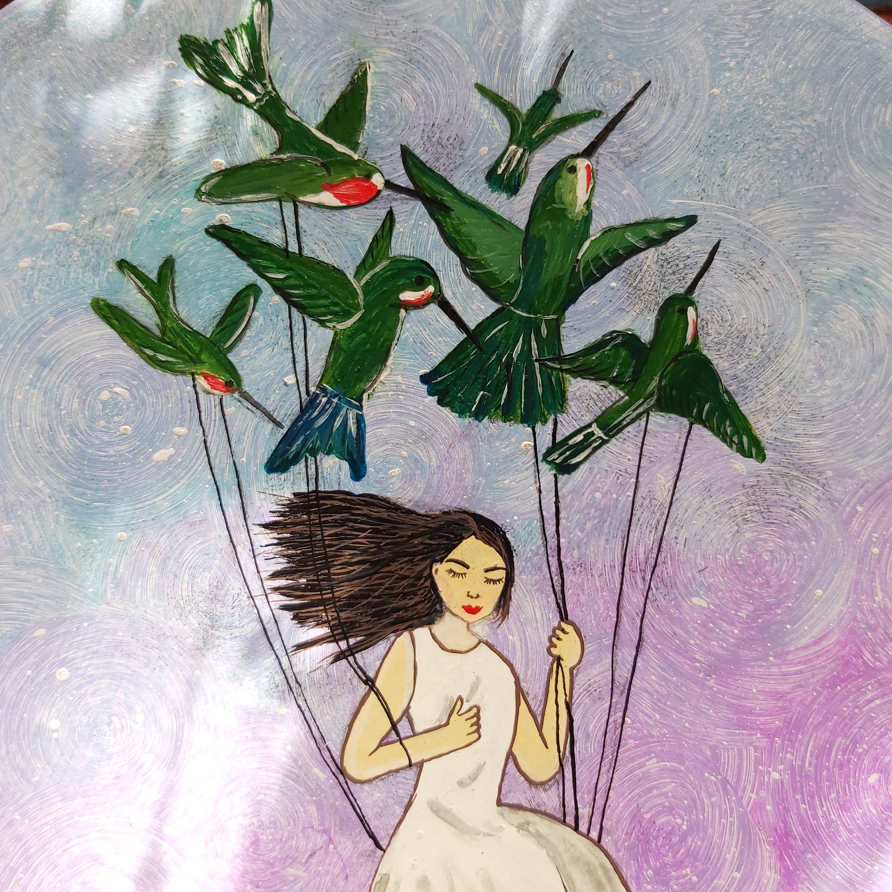 بشقاب دیوارکوب دخترسواربدتاب،قابل شستشو،کاردست،رنگ شده با رنگ اکریلیک و تثبیت کننده قوی