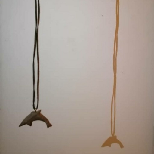 گردنبند چوبی  طرح دلفین دست ساز