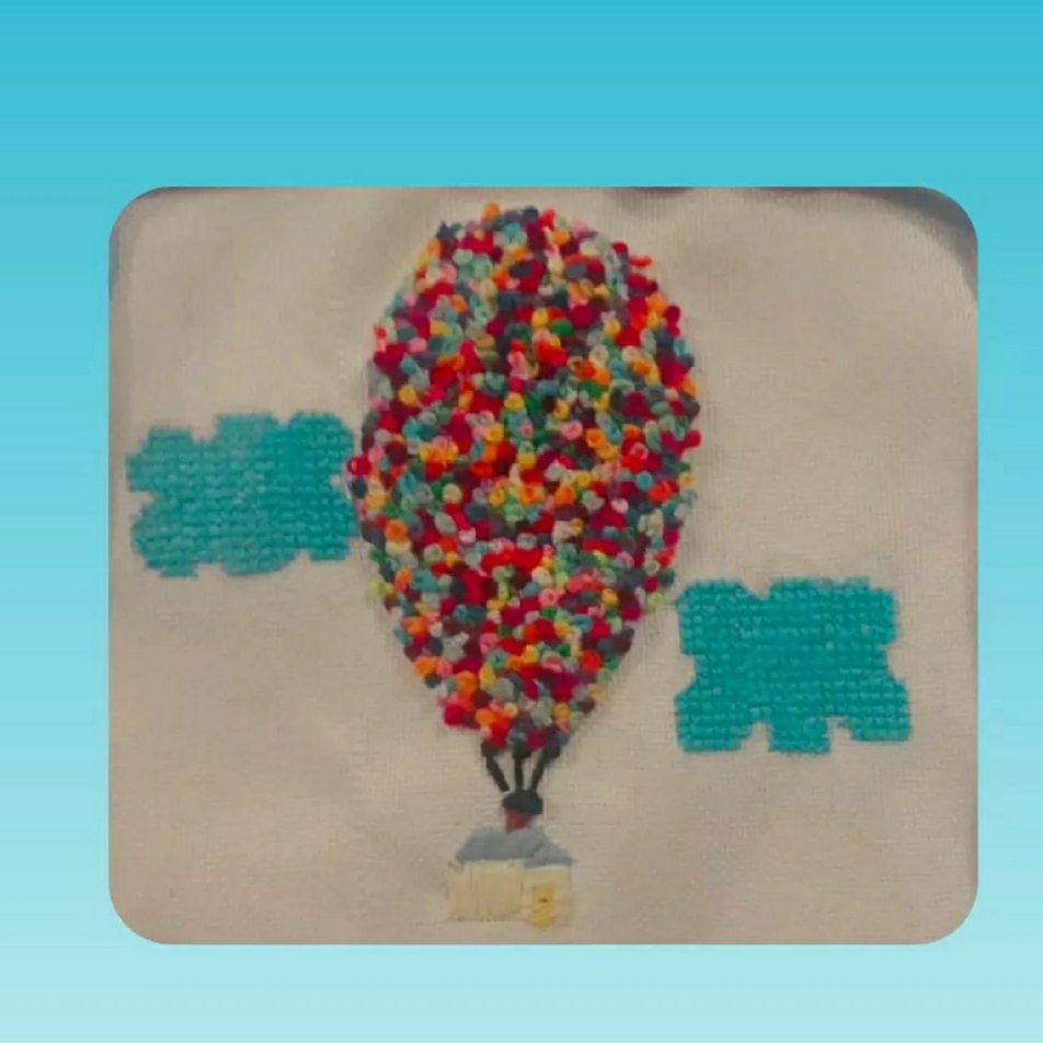 روبالشتی گلدوزی شده با دست طرح بالن آبی رنگ به همراه بالشت و الیاف با کیفیت  