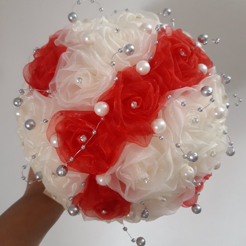 دسته گل عروس مصنوعی جنس پارچه حریر ترکیب دو رنگ قرمز و نباتی سایز متوسط
