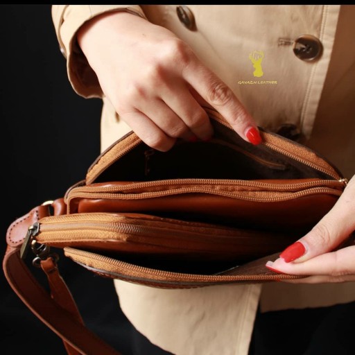 کیف دوشی چرمی دستدوز زنانه مُوژان