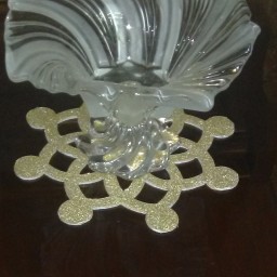 زیر فنجونی وداخل بوفه برای تزیینات روی میزتهیه از چرم مصنوعی اکلیلی