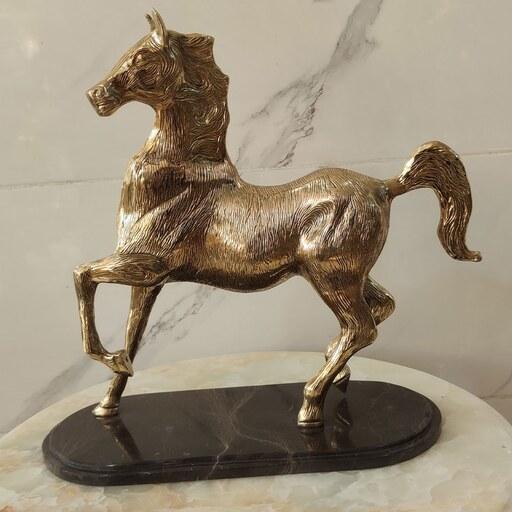 مجسمه برنزی مدل اسب پشمالو پایه سنگی کد 2839