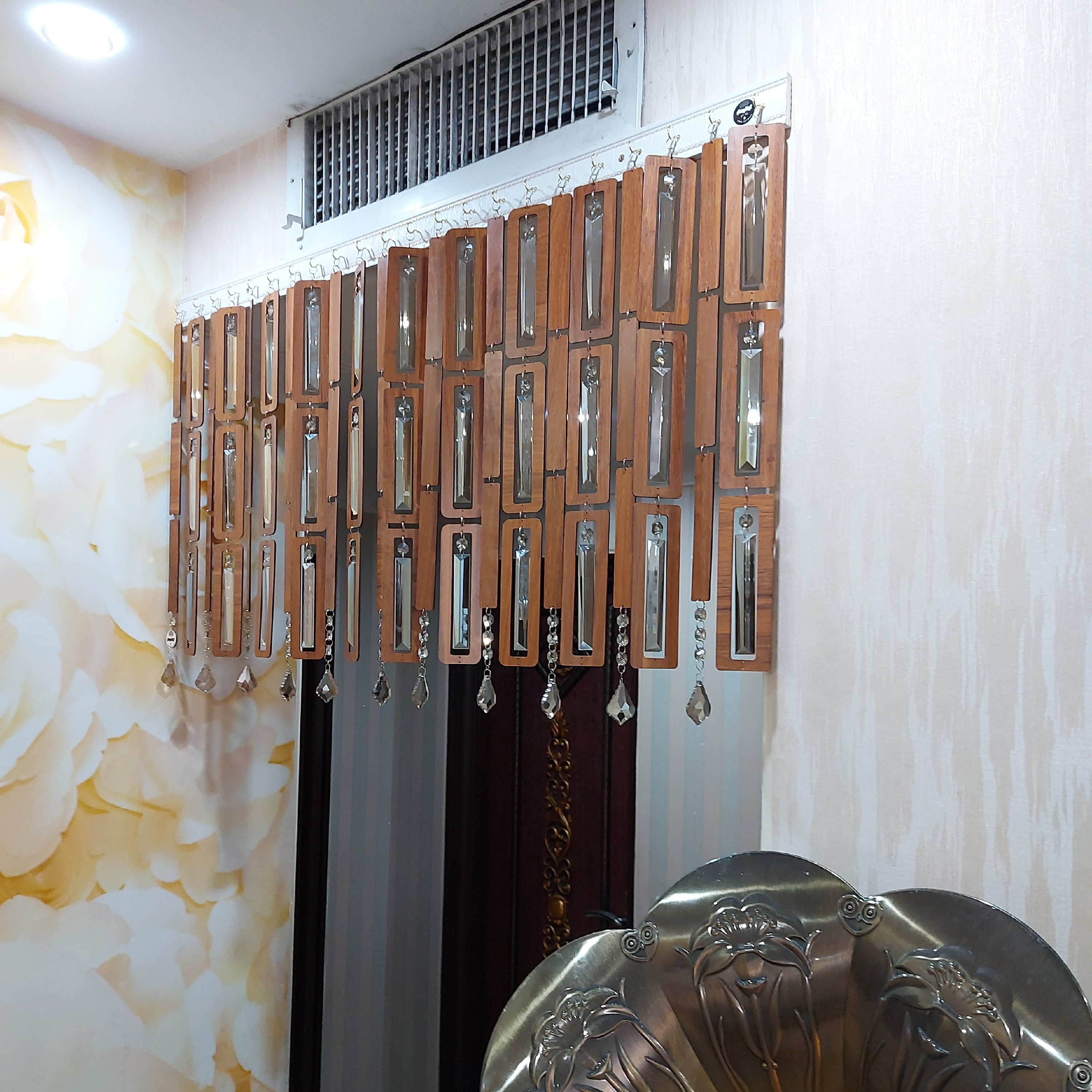 پرده اویز ترکیبی چوب و کریستال مدل اریا با رنگ قهوه ای با کریستال کاردی رنگ شام (پس کرایه)