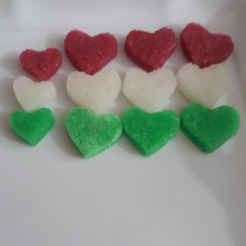 قند رنگی یلدا قرمز قلبی سبز سفید  قند یلدایی قند رنگی قلب 