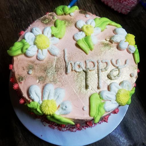 کیک تولد به همراه فیلینگ موز و گردو و شکلات چیپسی