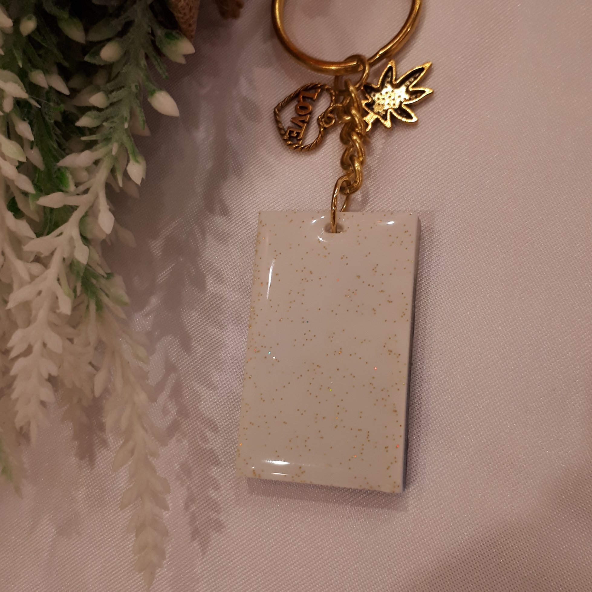 سرکلیدی  یا آویز ماشین رزینی سه بعدی طرح دریا با صدفهای طبیعی 