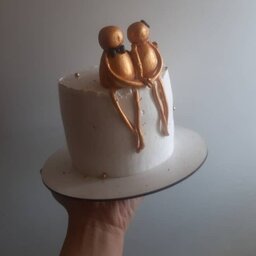 مینی کیک خامه ای خونگی کیک سالگرد ازدواج بافیلینگ موز وگردو وچیپس شکلات باتاپر زن ومرد 