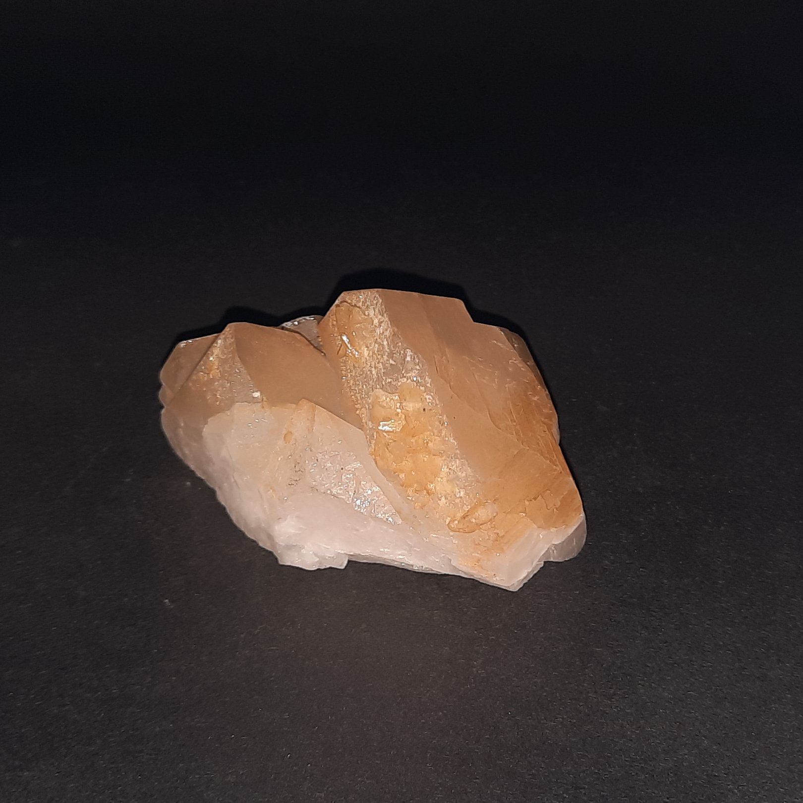 کریستال های به هم چسبیده کوارتز هماتوئیدی معدنی کد بلور 803 بدون هیچگونه دستکاری و برش و تراش و هرگونه مصنوعات