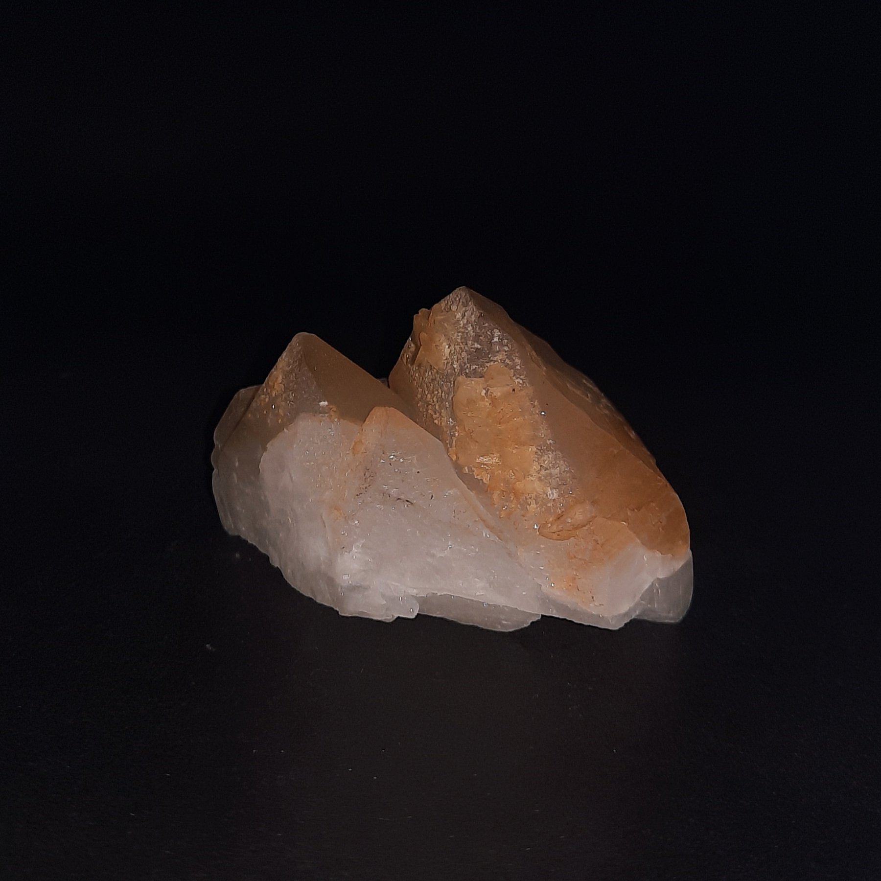 کریستال های به هم چسبیده کوارتز هماتوئیدی معدنی کد بلور 803 بدون هیچگونه دستکاری و برش و تراش و هرگونه مصنوعات