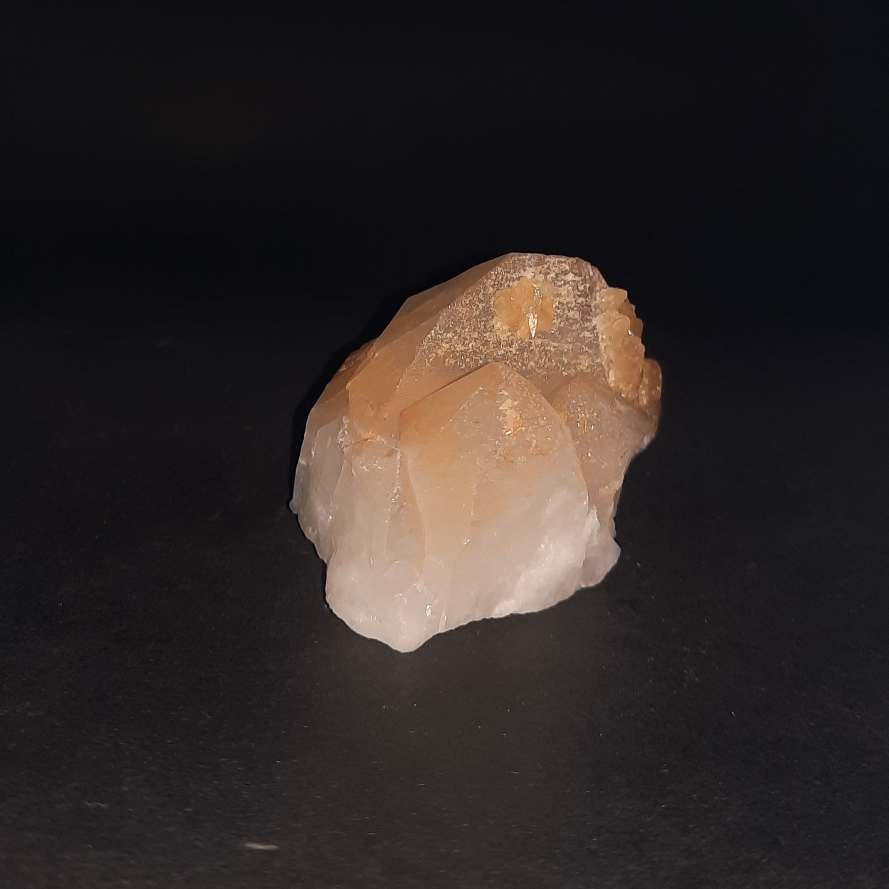 کریستال های به هم چسبیده کوارتز هماتوئیدی معدنی کد بلور 803 بدون هیچگونه دستکاری و برش و تراش و هرگونه مصنوعات