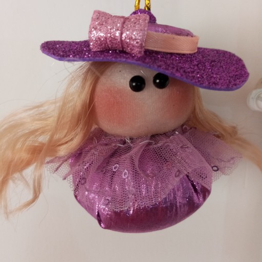 عروسک روسی با کلاه لبه دار