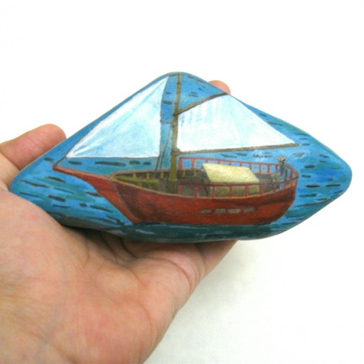 سنگ تزئینی با طرح قایق