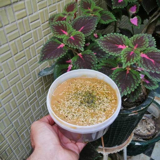 حلوا ارده کنجدی ( 900 گرم) این حلوای انحصاری معرکه اس مخصوص بروجرده