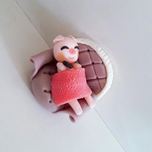 عروسک دکوری خوک خوشخواب(خمیرایتالیایی)به همراه اشانتیون