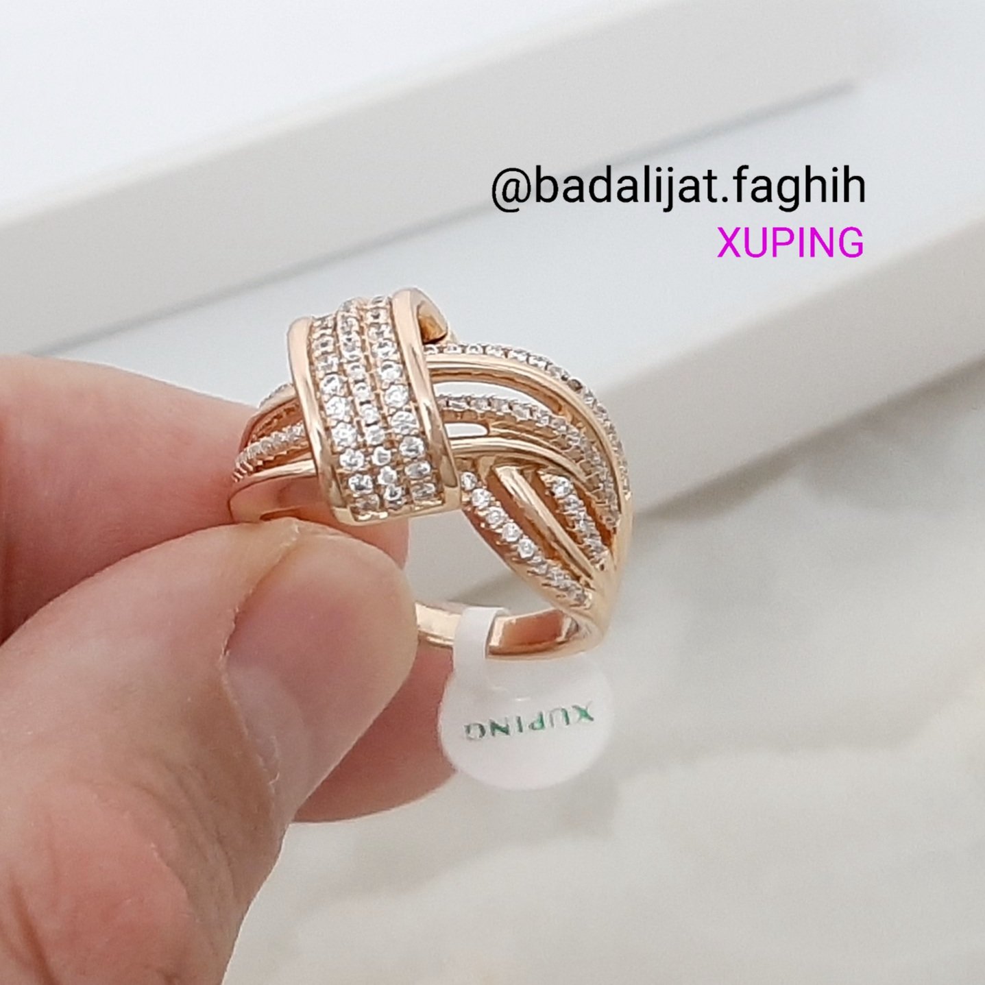 انگشتر ژوپینگ رنگ ثابت با آبکاری طلا و فوق العاده شیک ورق بزنید لطفا