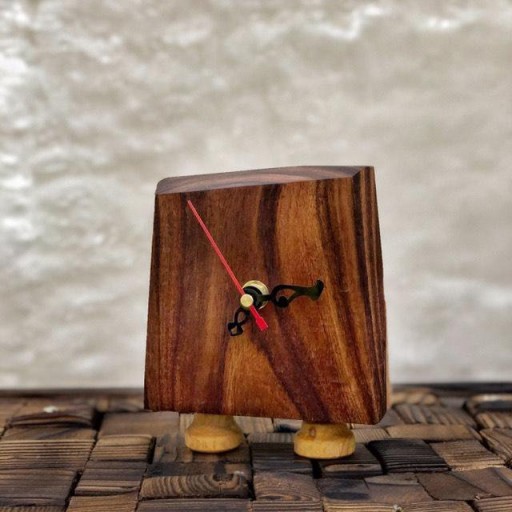 ساعت رومیزی چوبی پایه دار