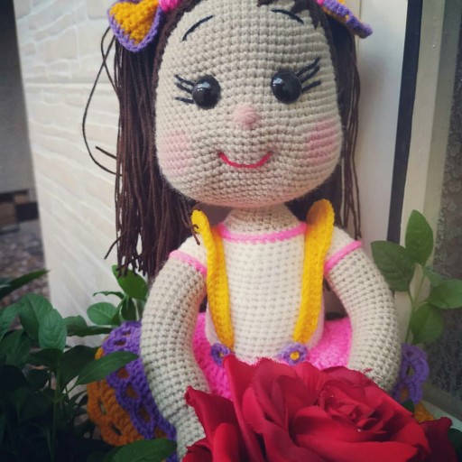 عروسک دختر گل فروش دستبافت (40سانت)