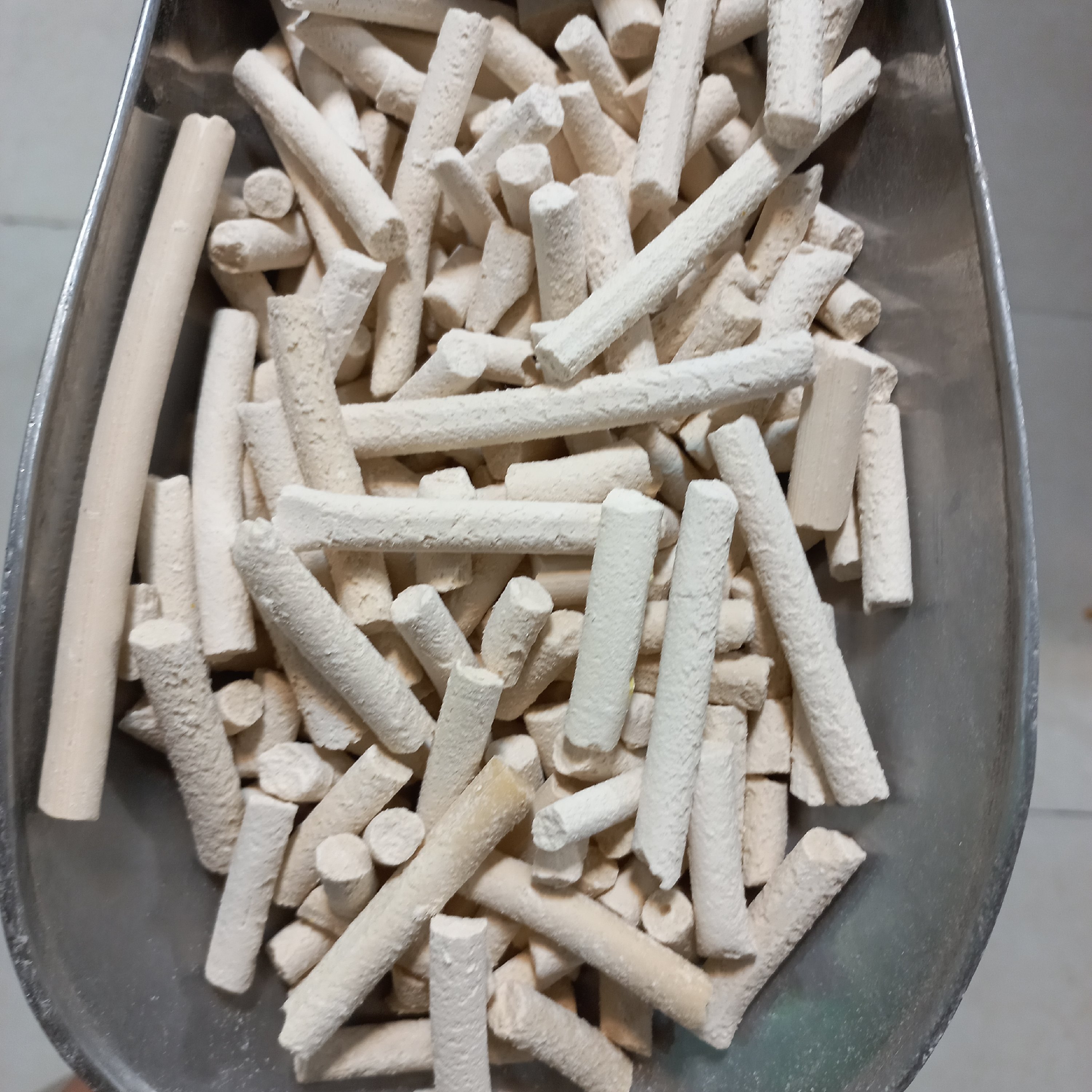 کشک گاوی رشته ای ترش (1کیلویی )