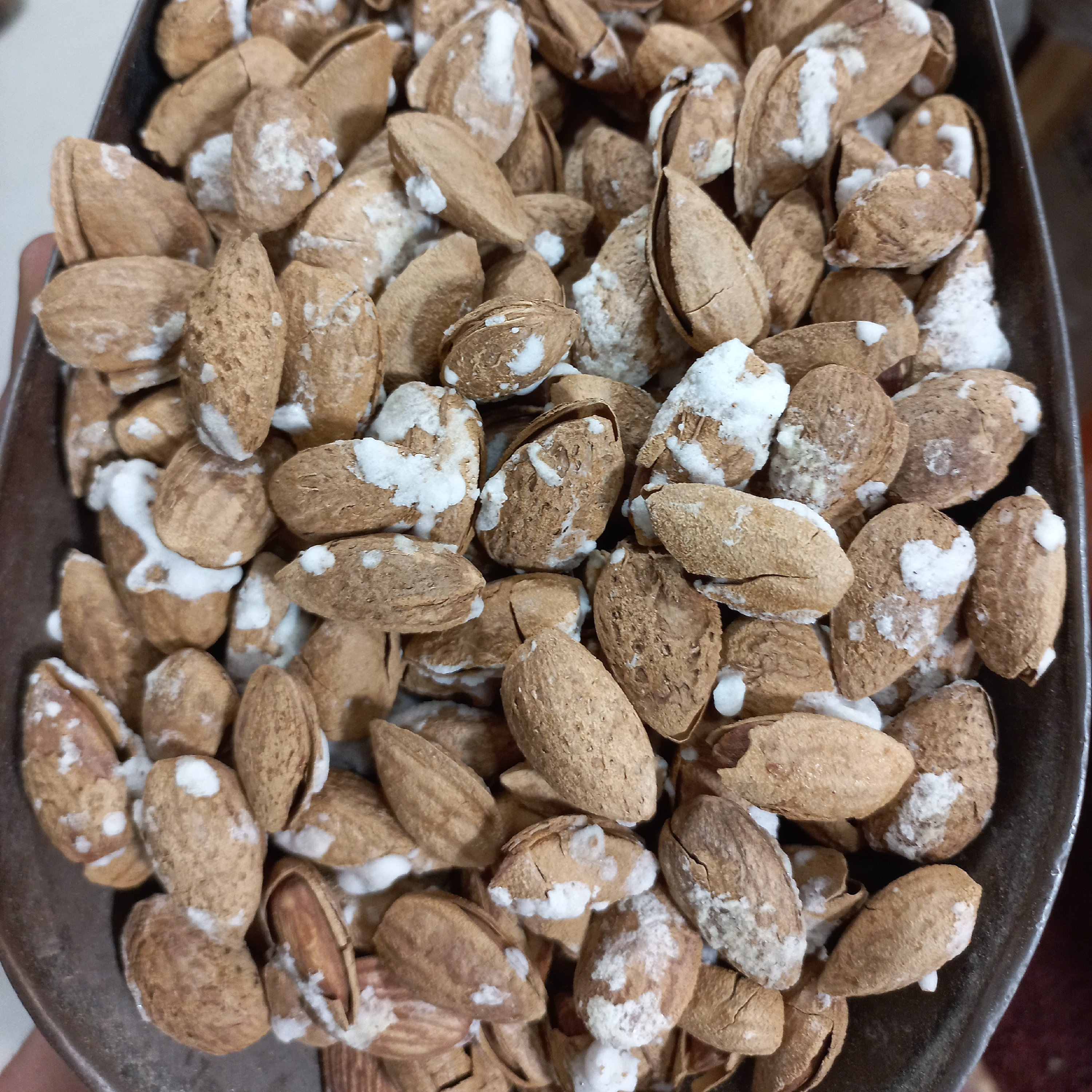بادام درختی پوست کاغذی نمکی(200گرمی)