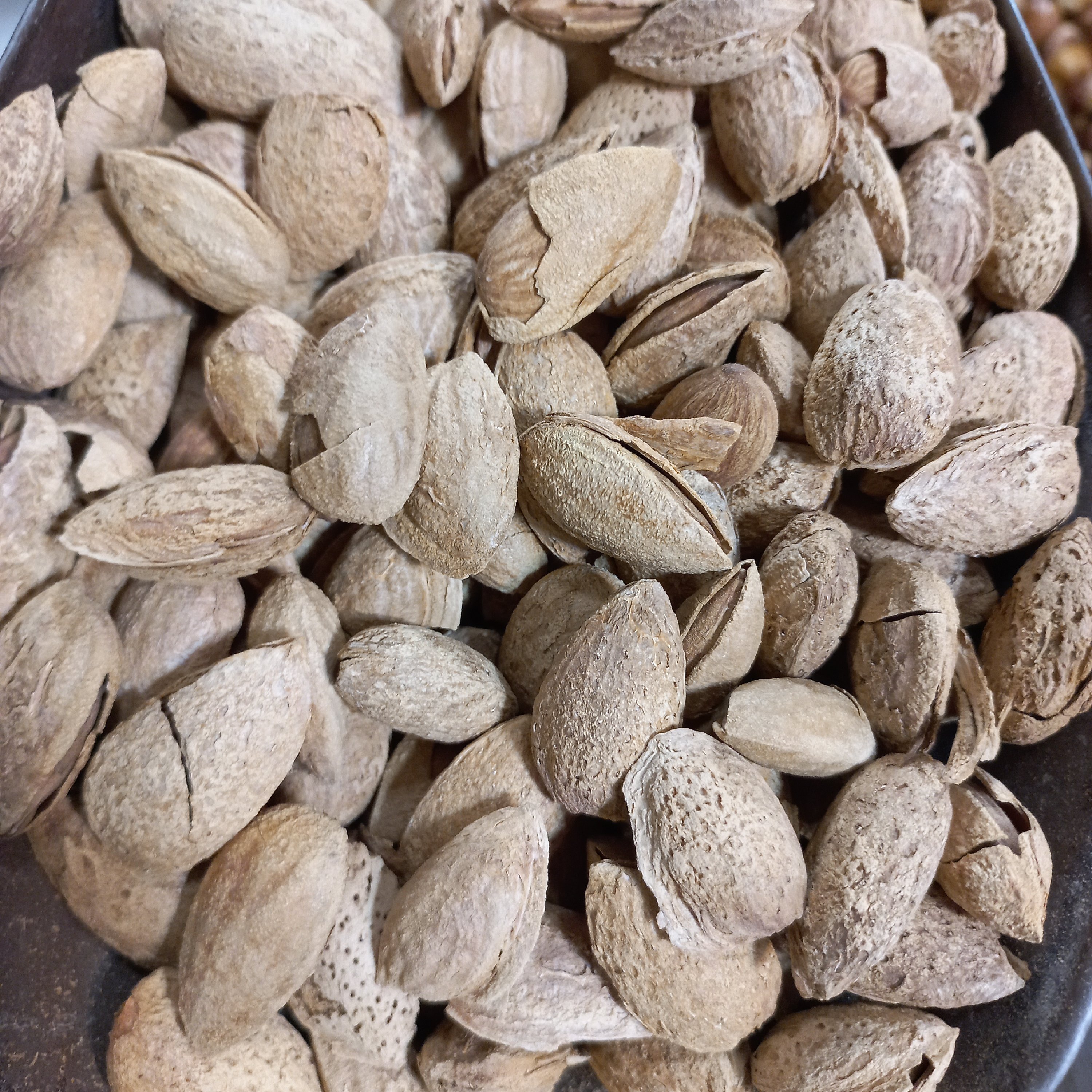 بادام پوست کاغذی منقا خام(200گرمی)
