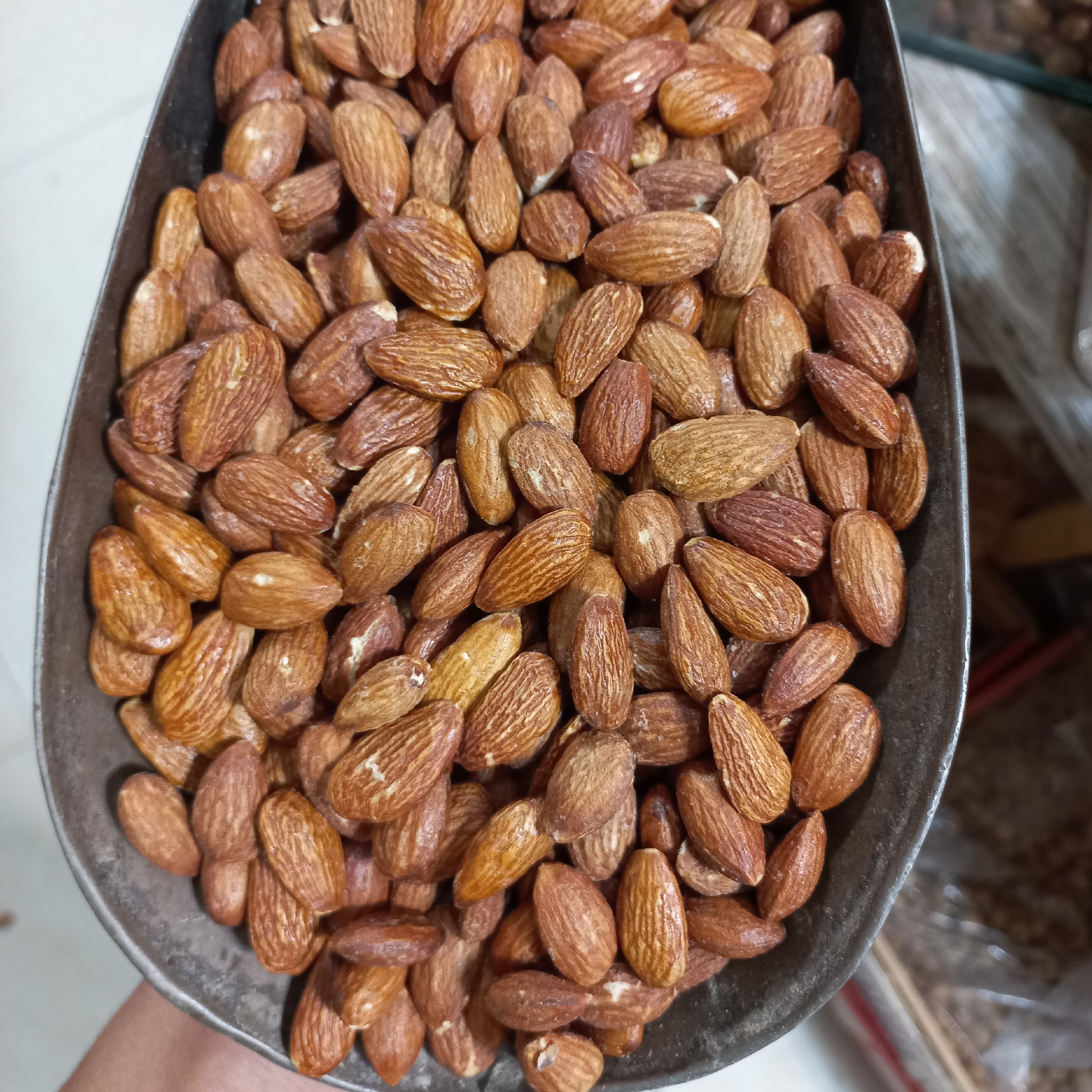 مغز بادام درختی تنوری (نیم کیلویی )